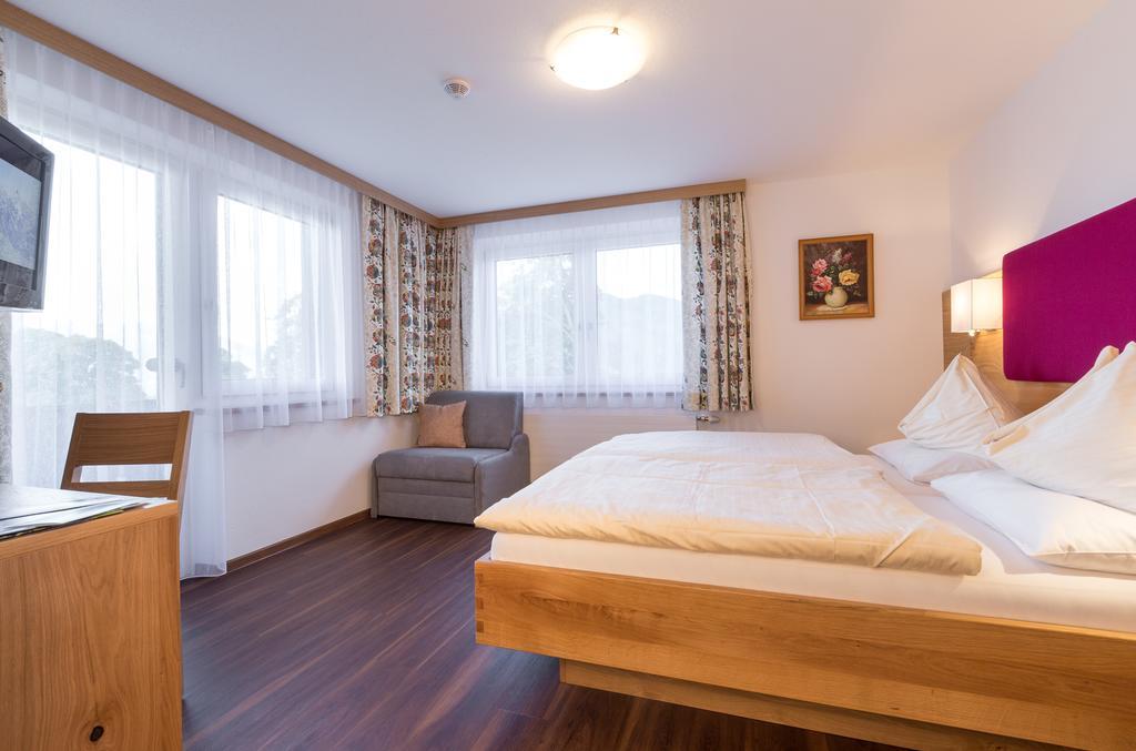 Doppelzimmer mit Balkon