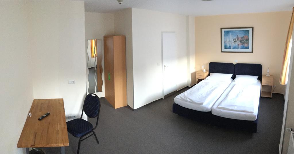 Budget Double Room,977129143:JPEG