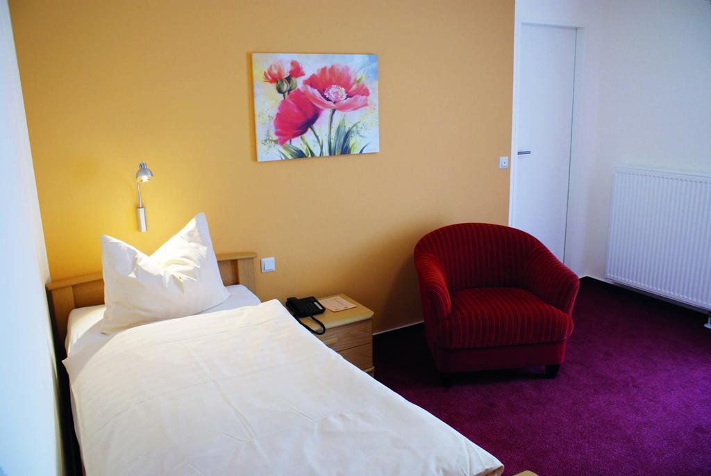 Single Room,371372224:JPEG