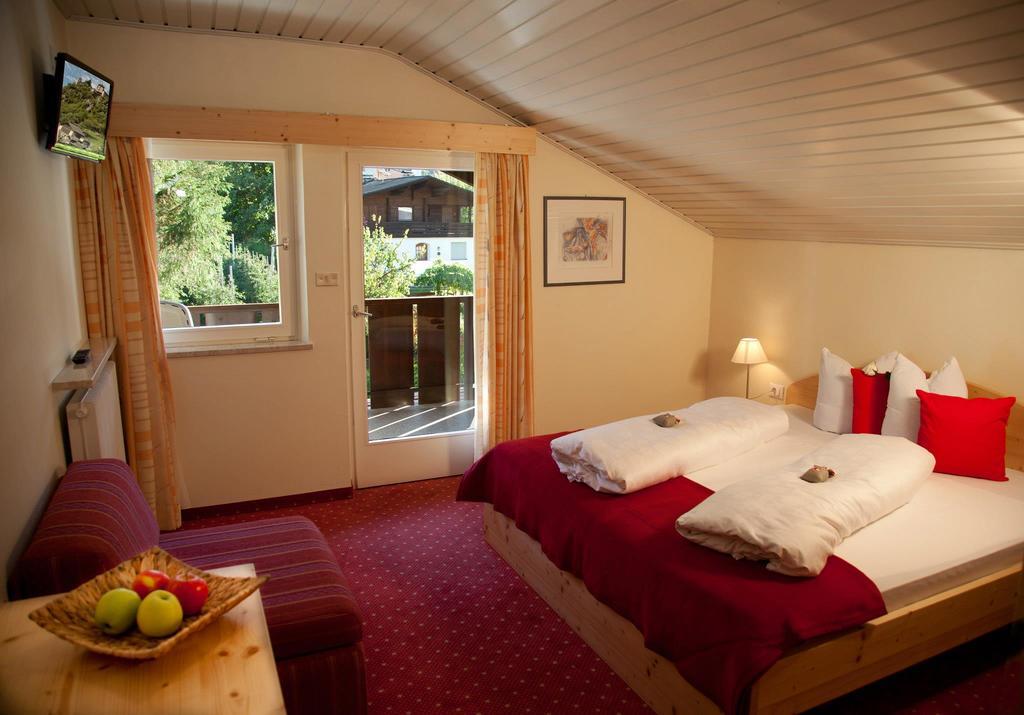 Doppelzimmer mit Balkon (2 Erwachsene + 1 Kind)