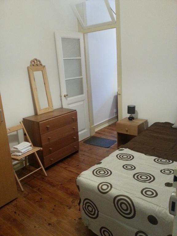 Twin Room with Shared Bathroom,402158427:JPEG