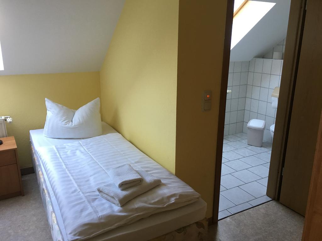 Doppel- oder Zweibettzimmer