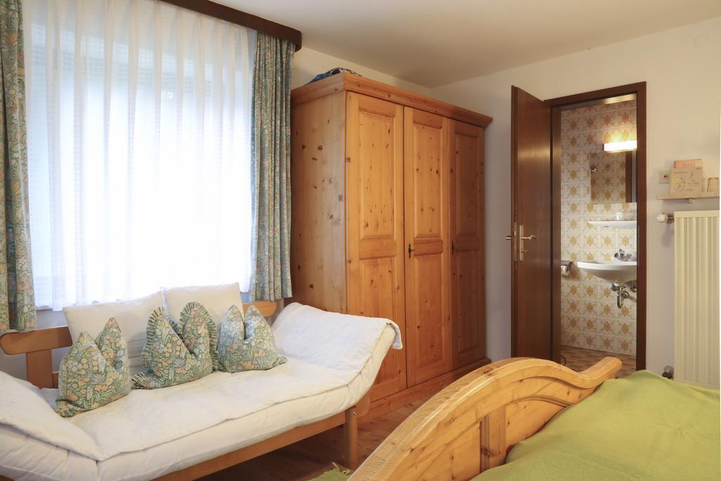 Doppelzimmer mit Schlafsofa und Balkon