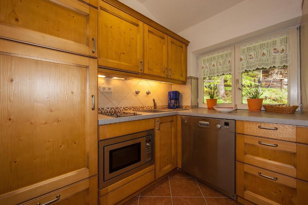 Suite with Balcony,40421167:JPEG