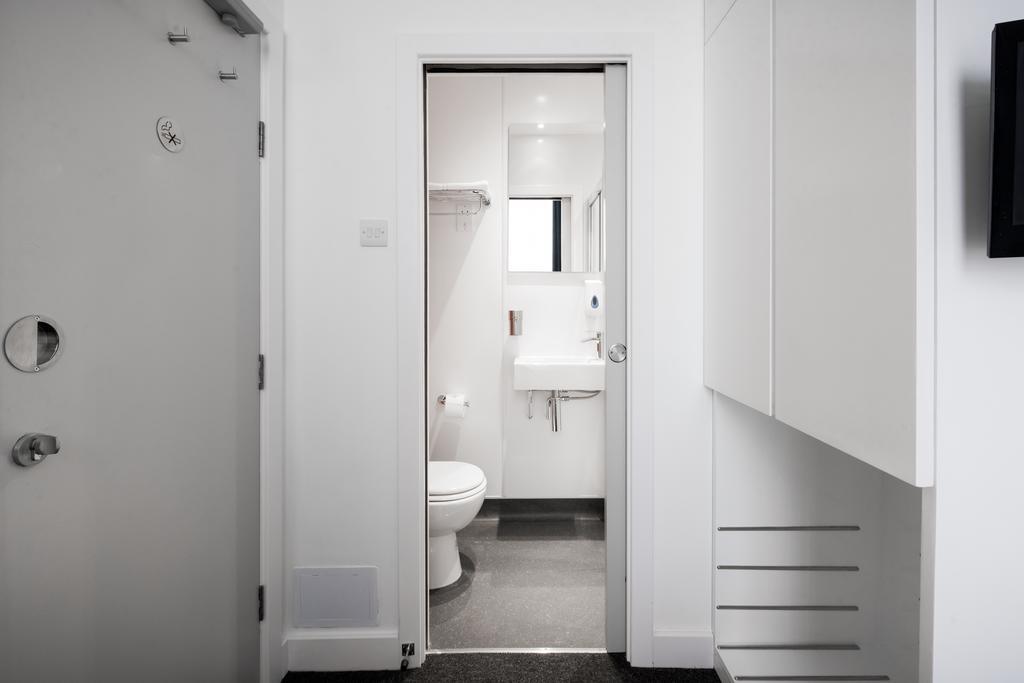 Single Room,700908496:JPEG