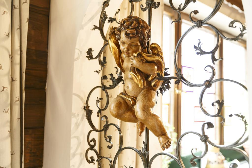 Family Room,404354088:JPEG