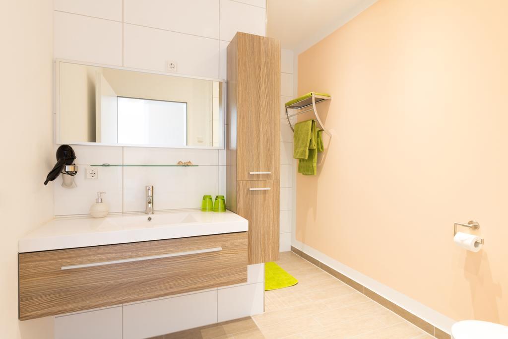 Zimmer mit Kingsize-Bett - Barrierefrei/befahrbare Dusche
