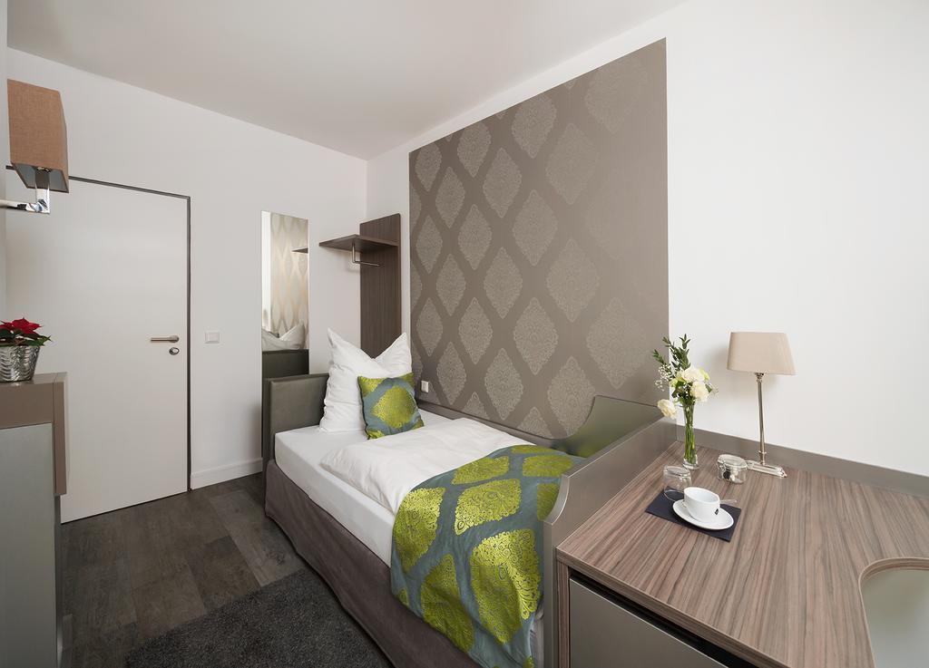 Single Room,1179595870:JPEG