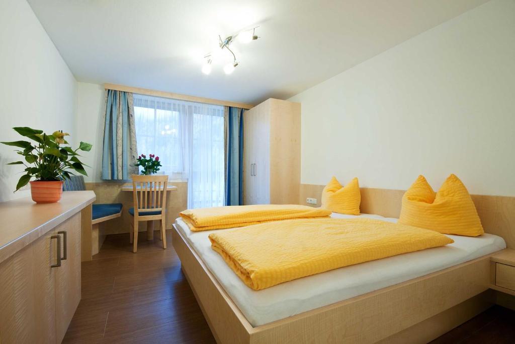 Double Room with Mountain View,757547797:JPEG