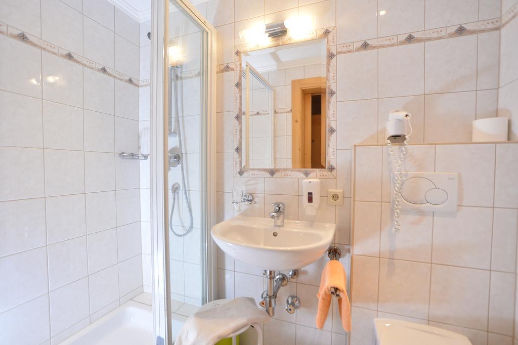 Einzelzimmer mit Balkon