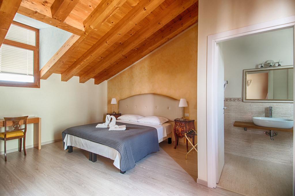 Standard Double Room Attic,1018581874:JPEG