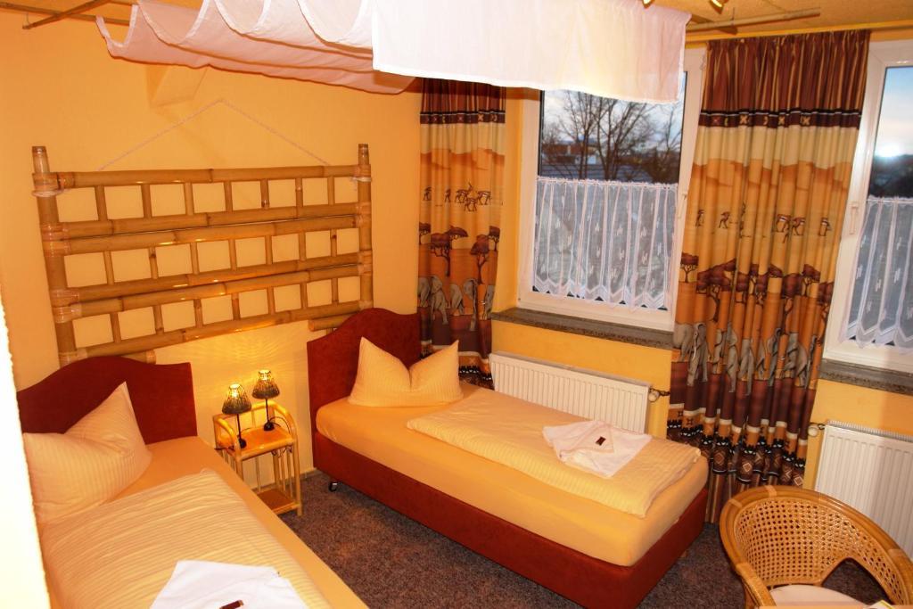 Zweibettzimmer mit Dusche