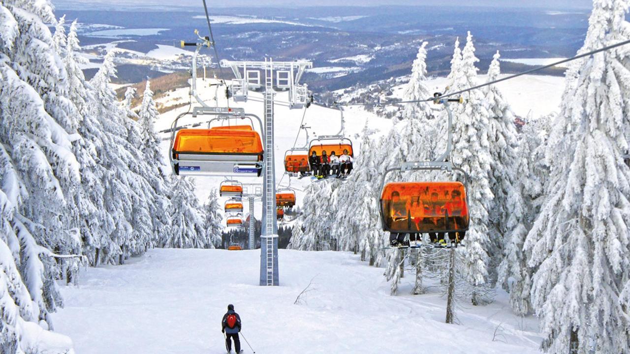 Two-Bedroom Apartment with Mountain View,1321779808:JPEG