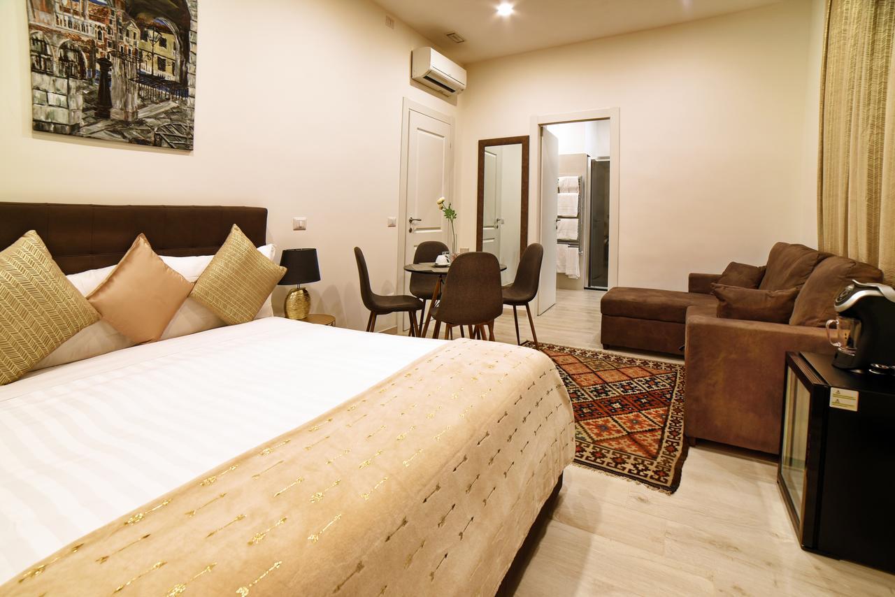 Queen Suite with Spa Bath,546045480:JPEG