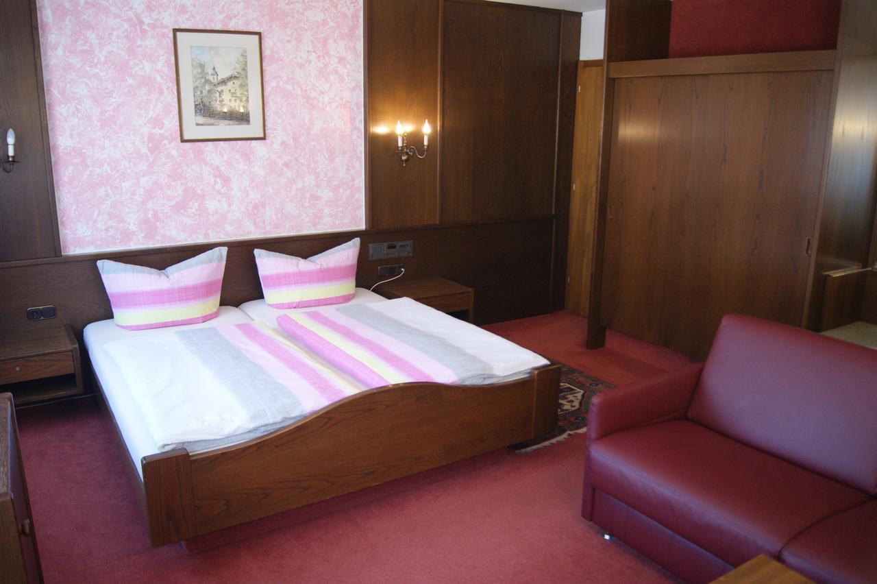 Classic Triple Room,559393806:JPEG