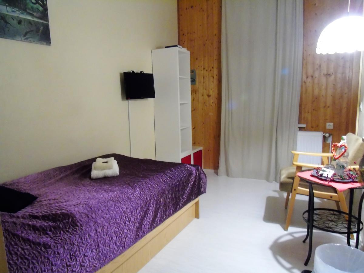 Single Room,630407526:JPEG