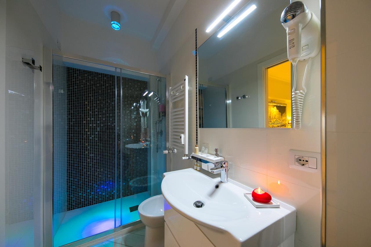 Suite mit eigener Whirlpool-Badewanne und Sauna