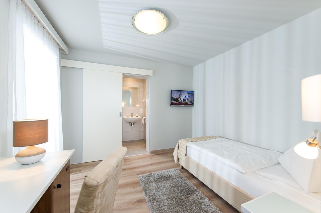 Single Room,664555416:JPEG