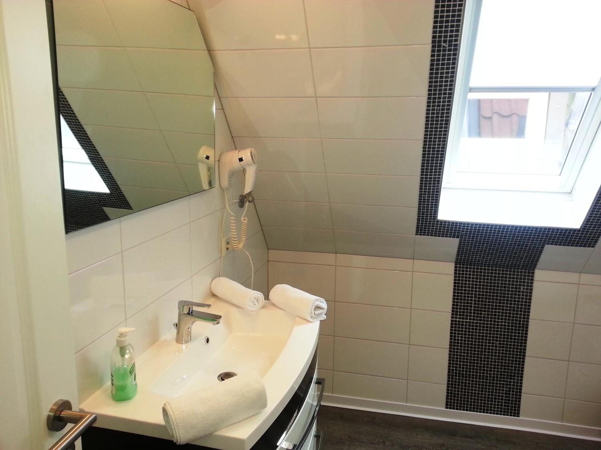 One-Bedroom Suite,705581776:JPEG