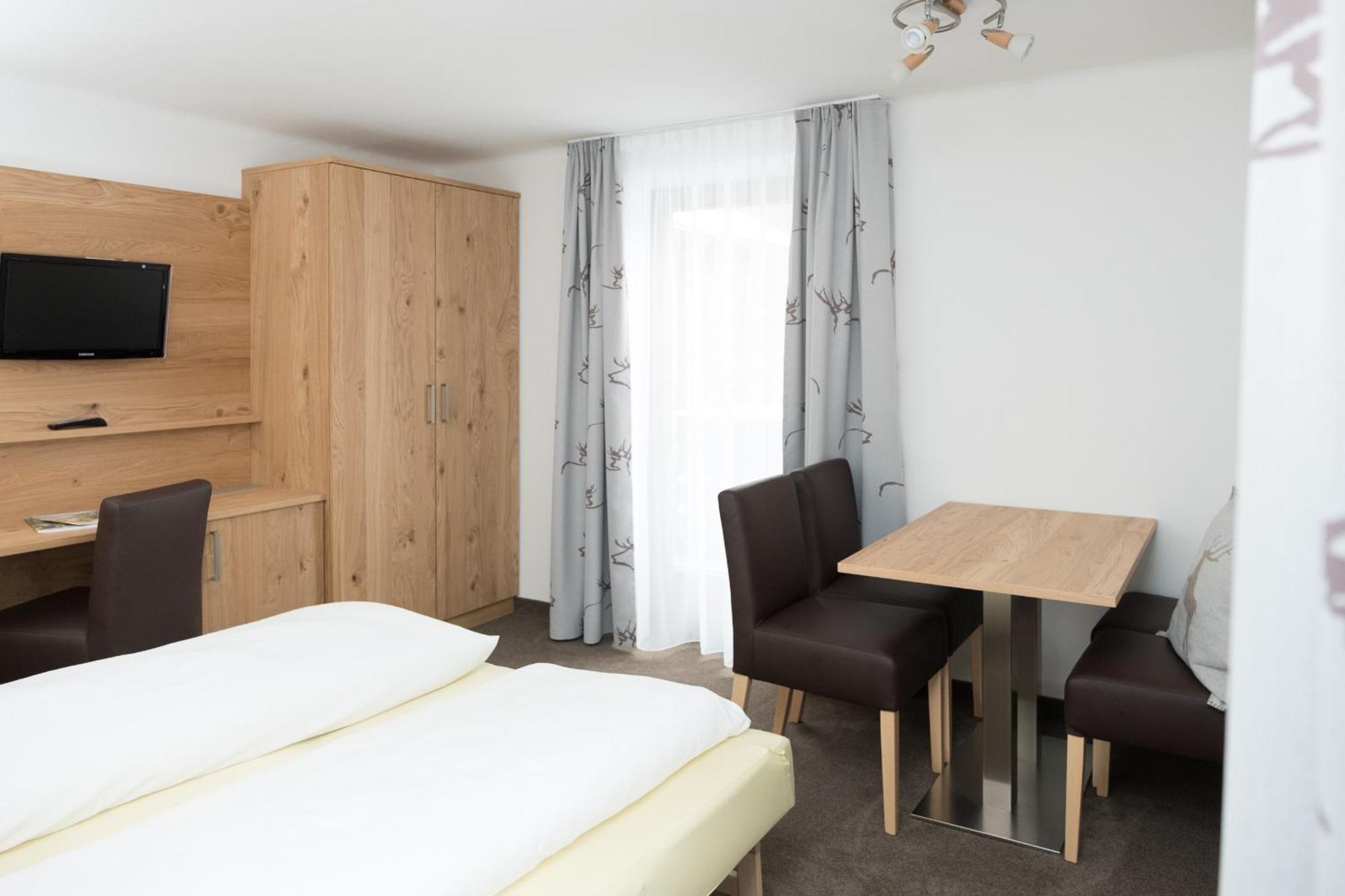 Junior Suite,991508626:JPEG