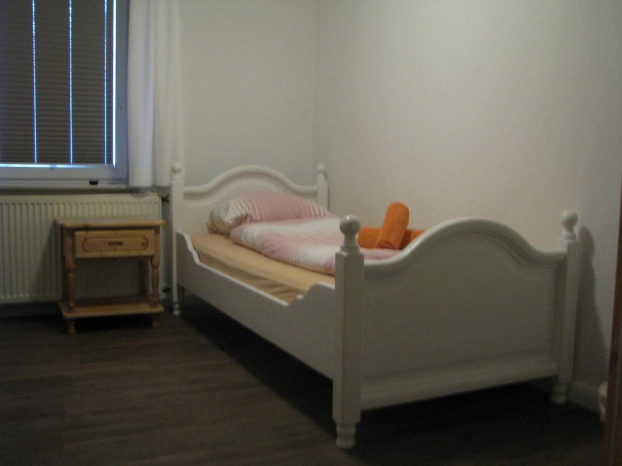 Single Room,738890479:JPEG