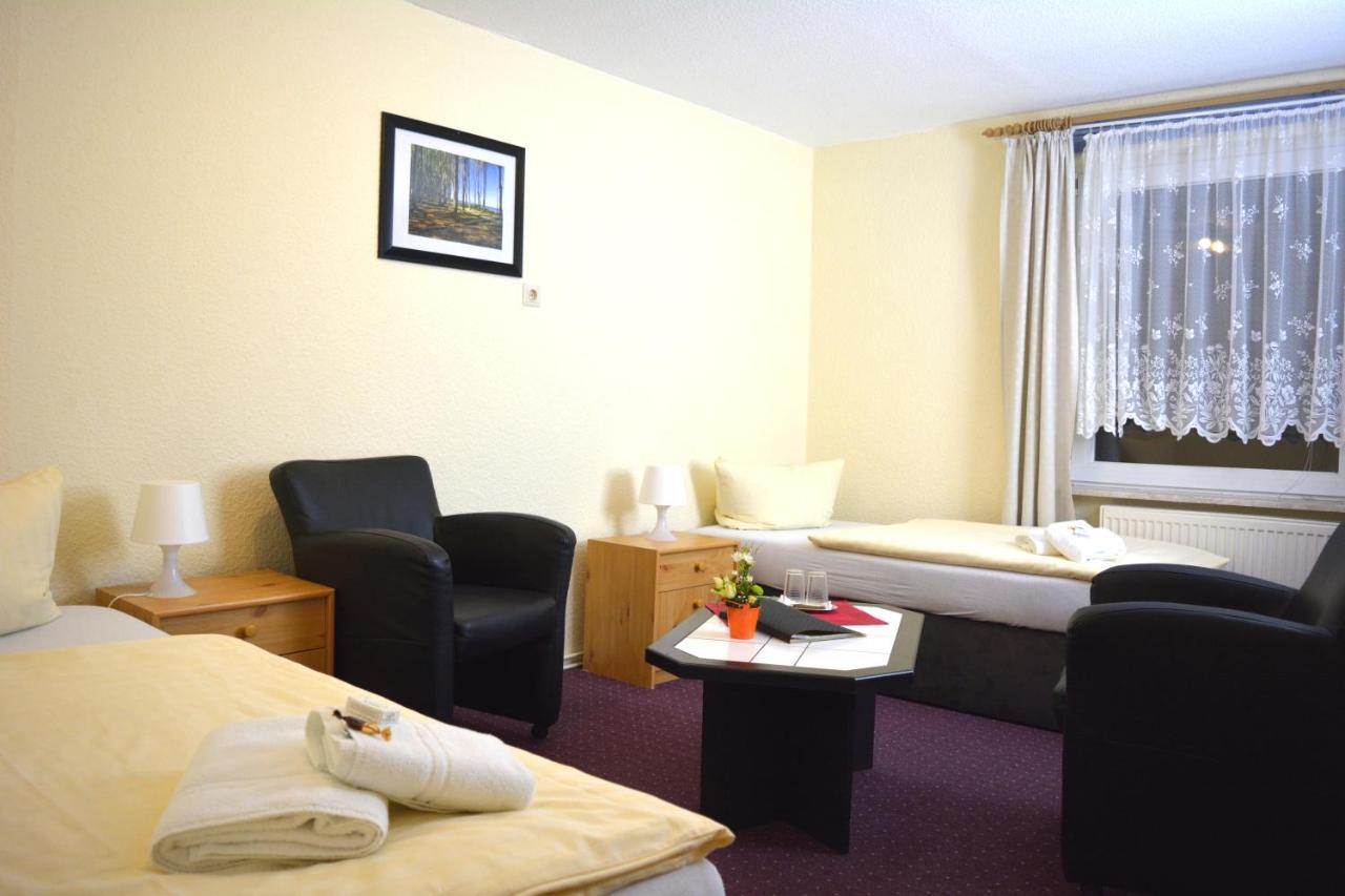 Doppel-/Zweibettzimmer mit Bad
