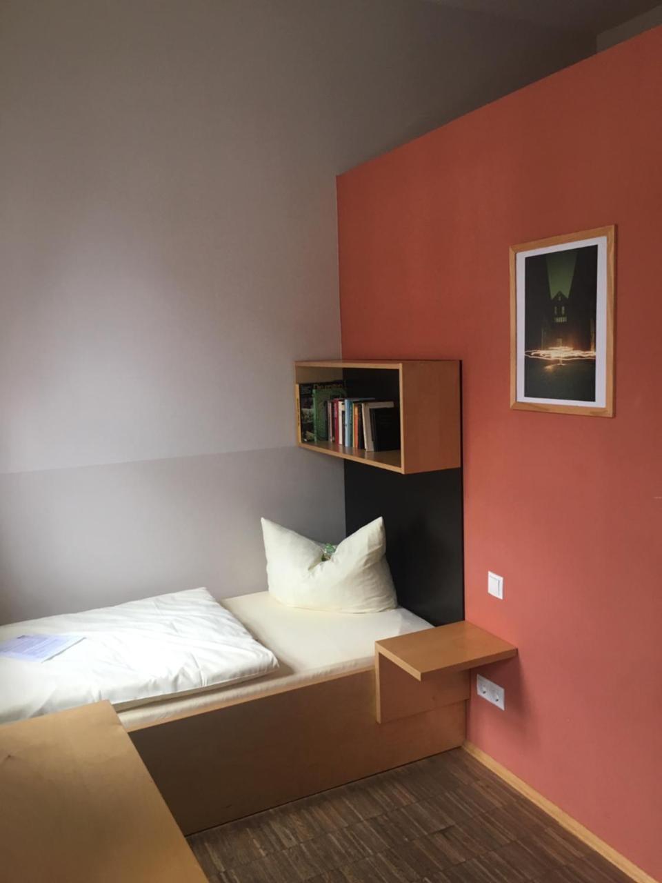 Single Room,762778348:JPEG