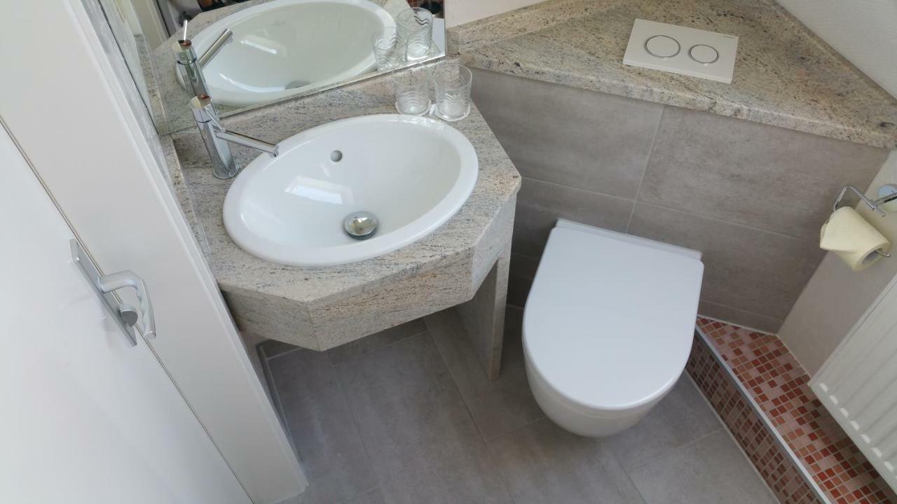 Small Twin Room,1091691870:JPEG