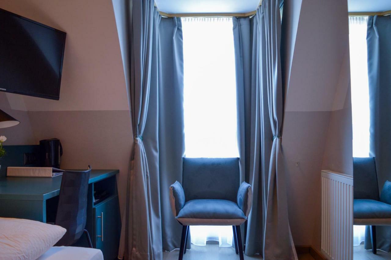 Single Room with Private Bathroom,791917431:JPEG