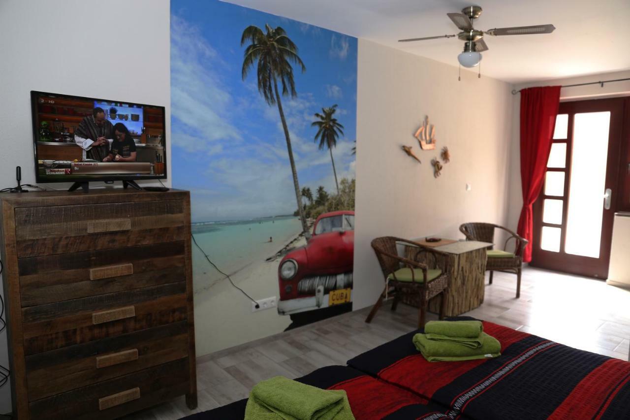Dreibettzimmer mit Bad