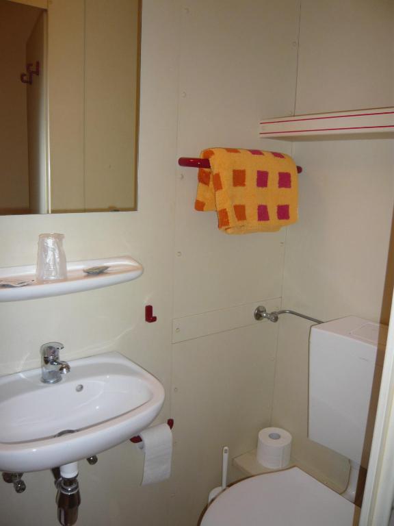 Standard Single Room with Shower,1011668527:JPEG