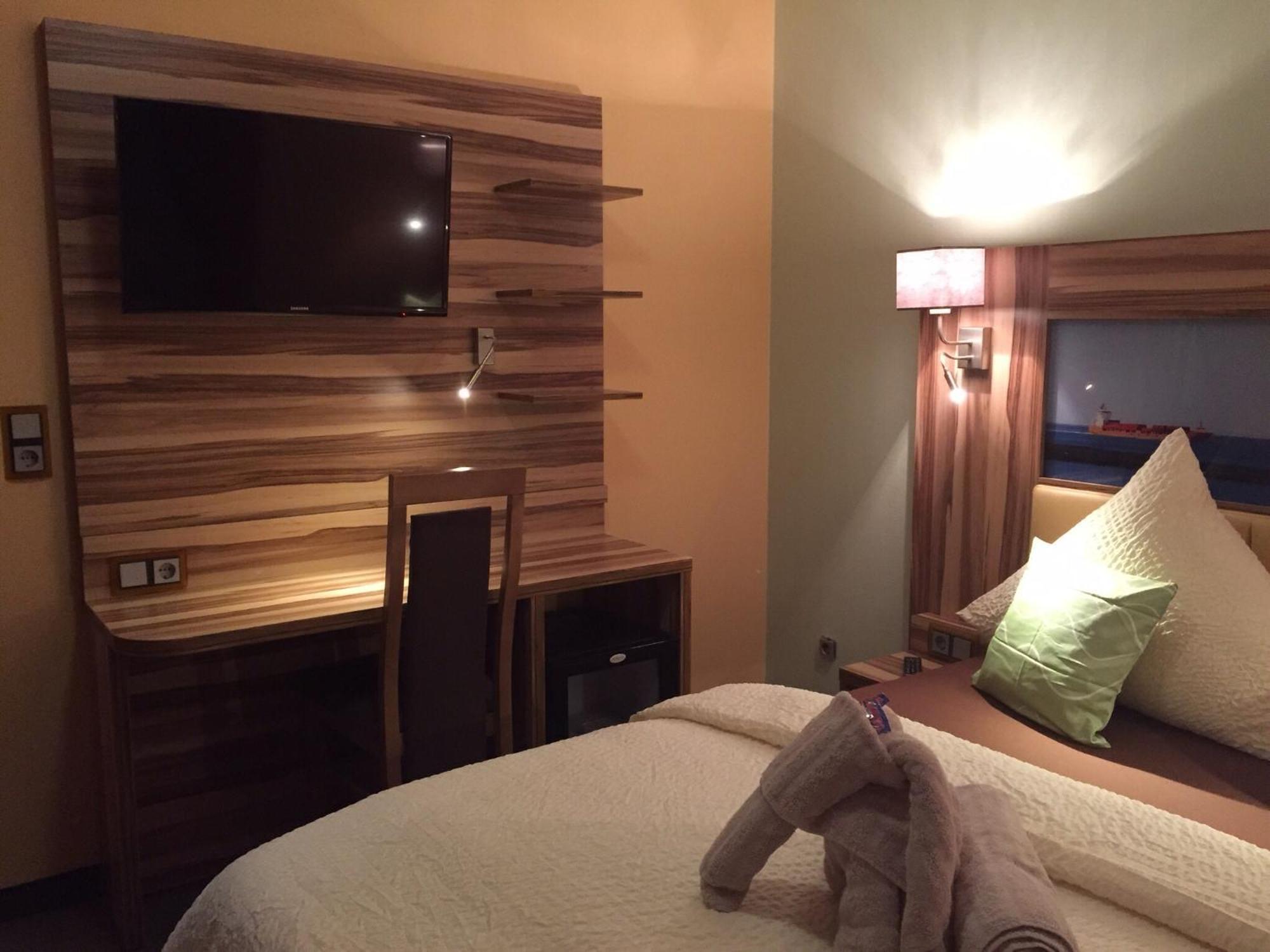 Double Room,824955605:JPEG