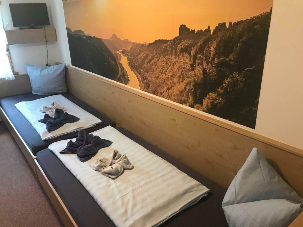 Kleines Zweibettzimmer
