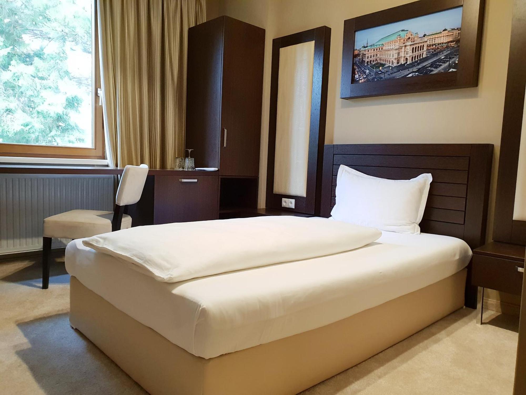 Deluxe Single Room,630408291:JPEG