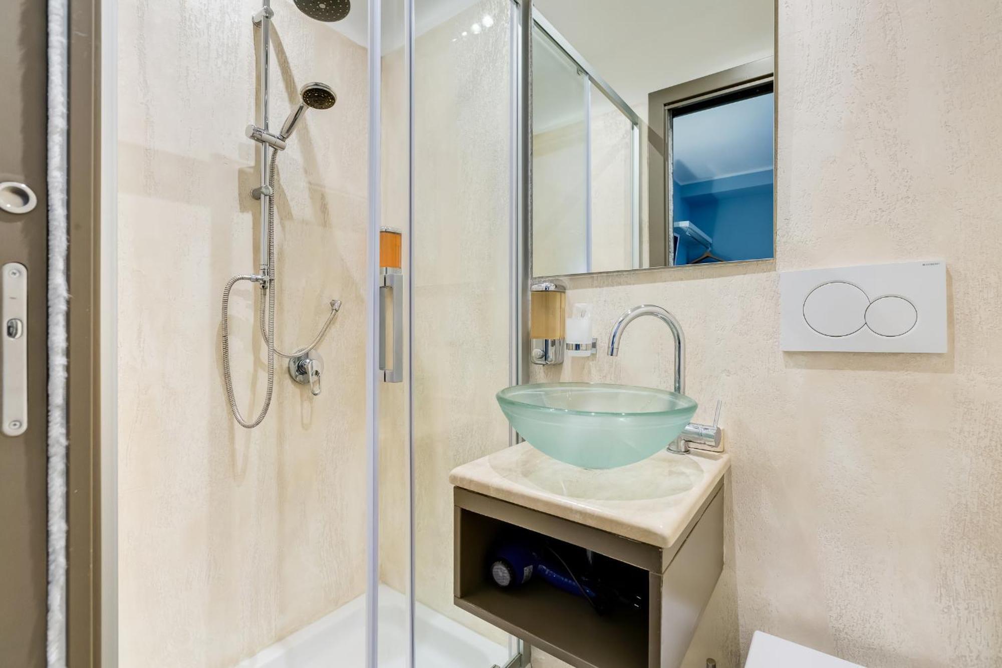 Single Room,848679608:JPEG