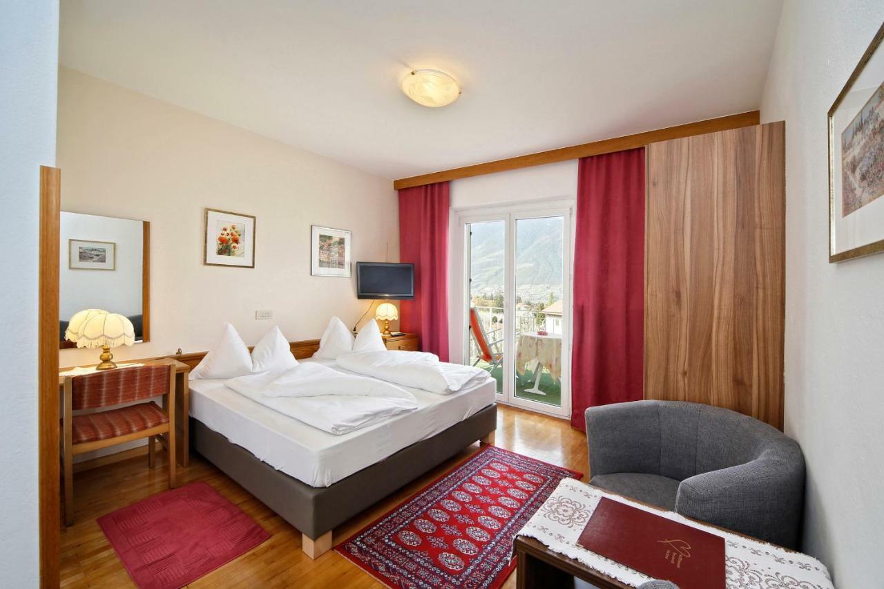 Double Room with Mountain View,885014380:JPEG