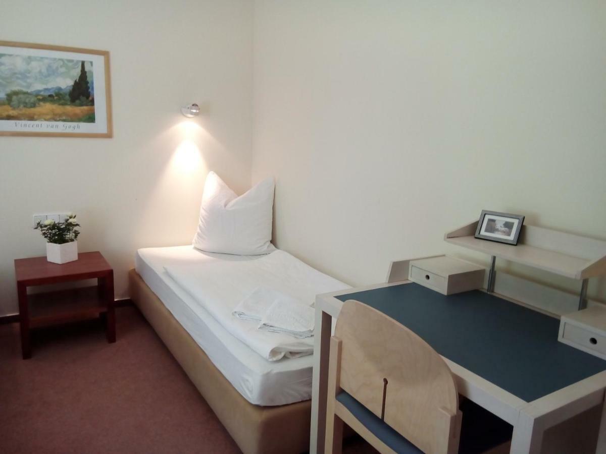 Doppel-/Zweibettzimmer mit Bad