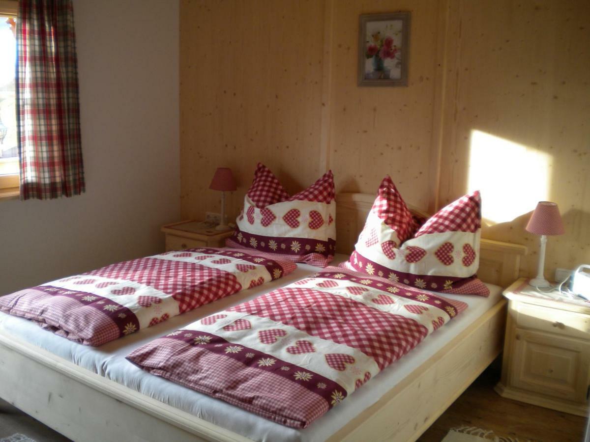 Dreibettzimmer mit Bergblick