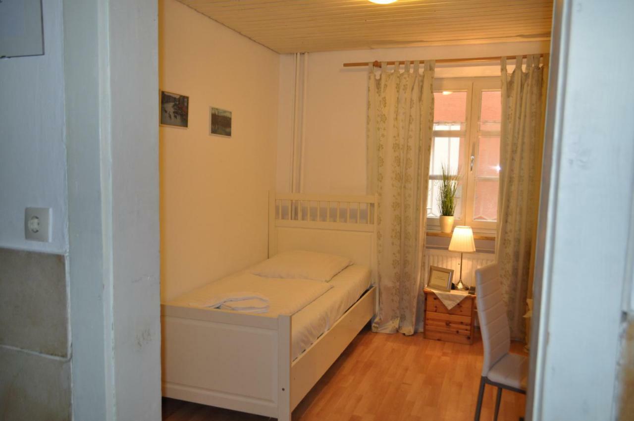 Single Room,856325453:JPEG