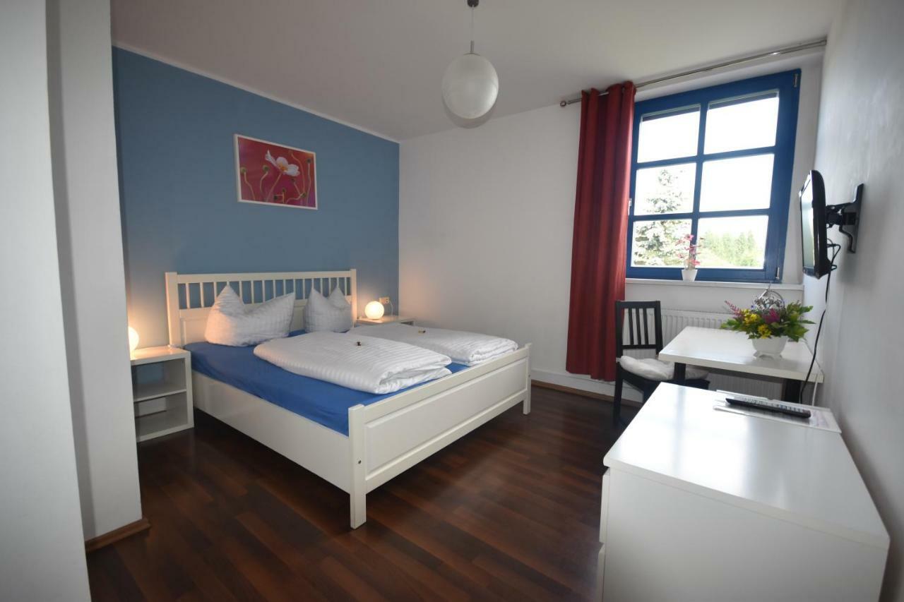 One-Bedroom Apartment,1054638001:JPEG