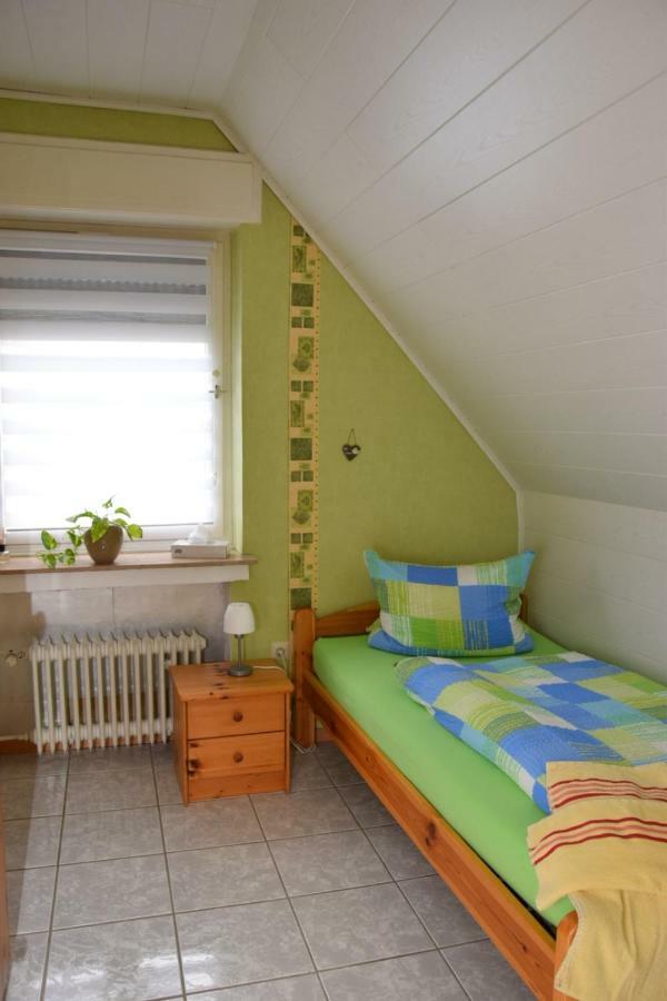 Single Room,857268839:JPEG