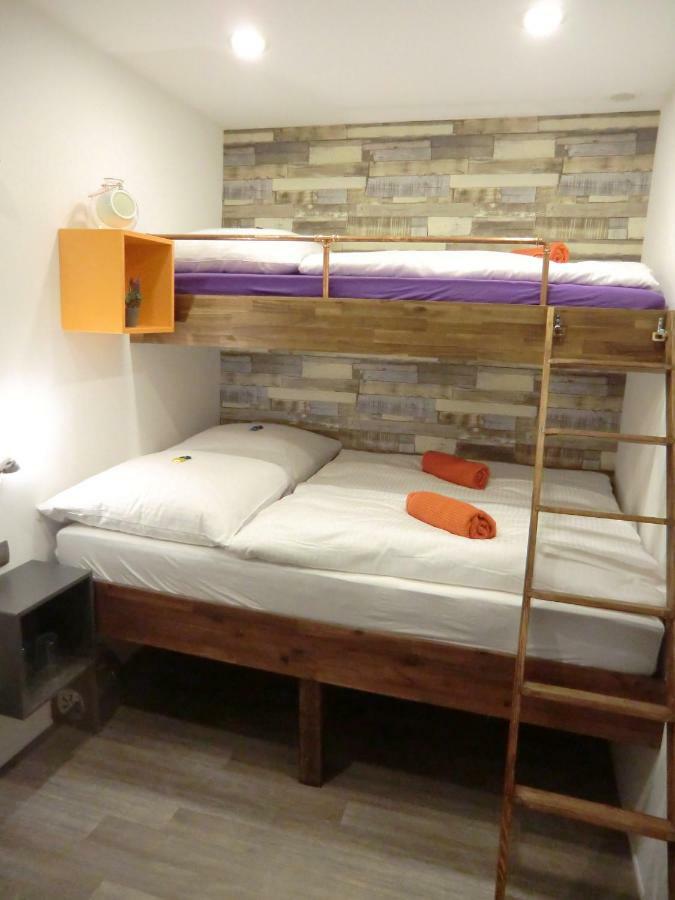Doppel-/Zweibettzimmer mit Gemeinschaftsbad