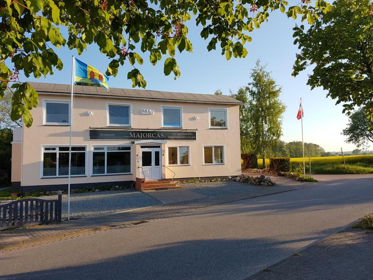 Apartment with Shower,860583419:JPEG