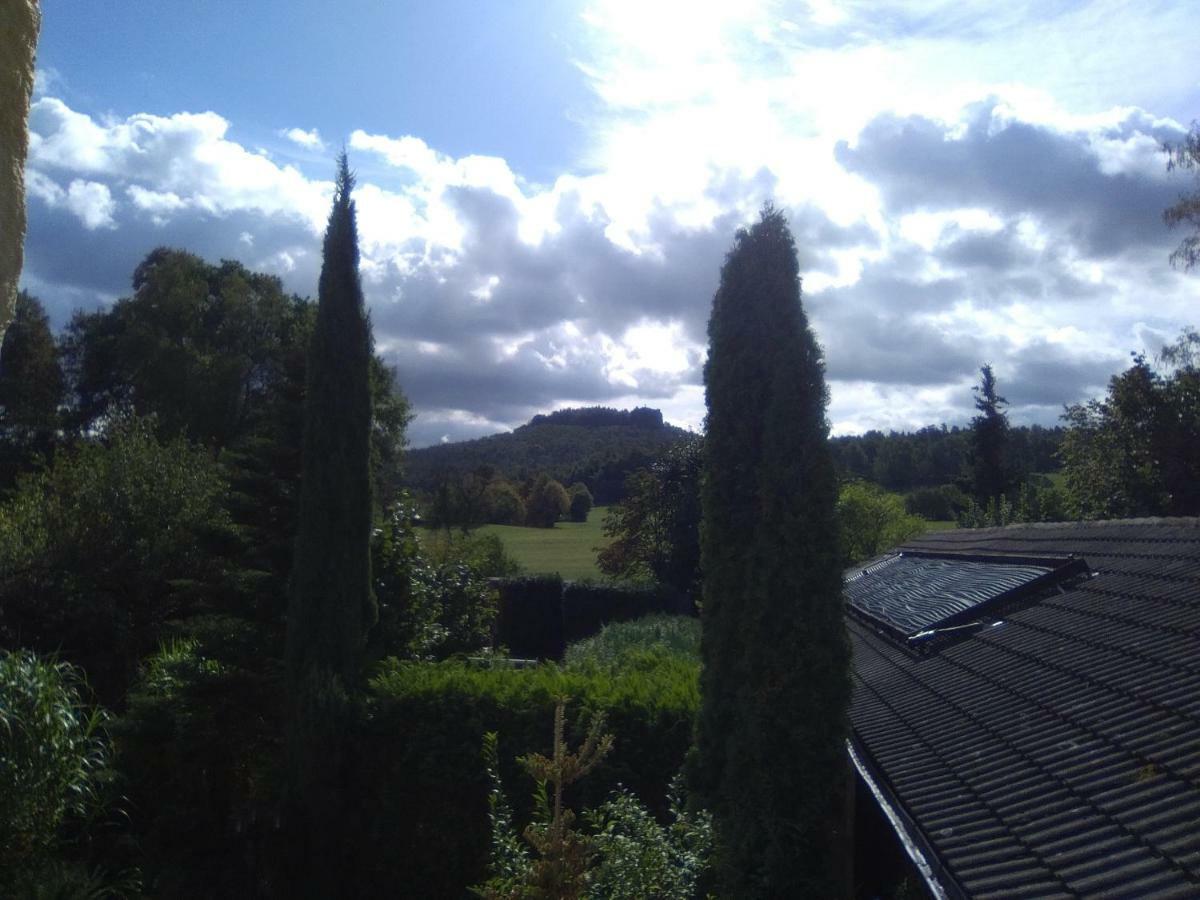 Zweibettzimmer mit Gartenblick