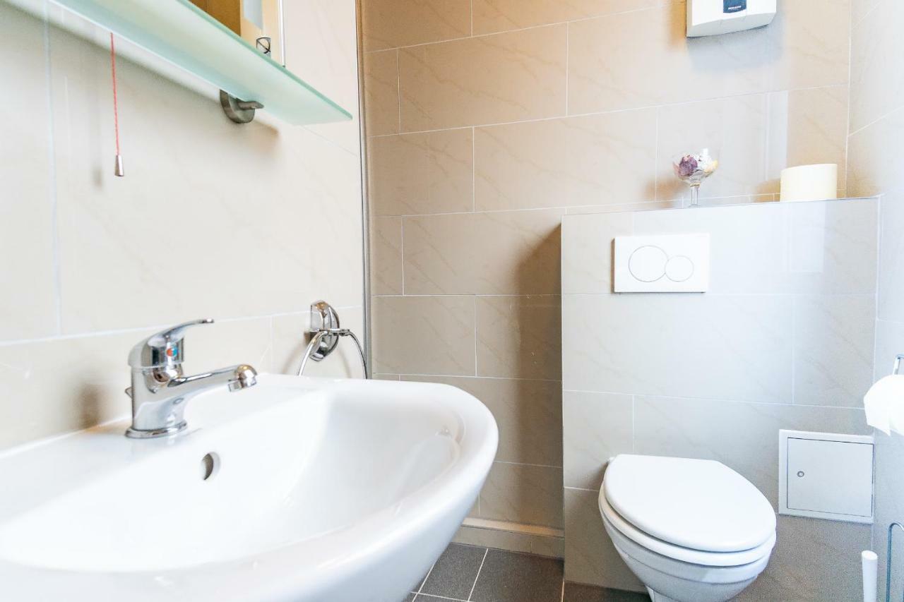 Twin Room with Bathroom,879930350:JPEG