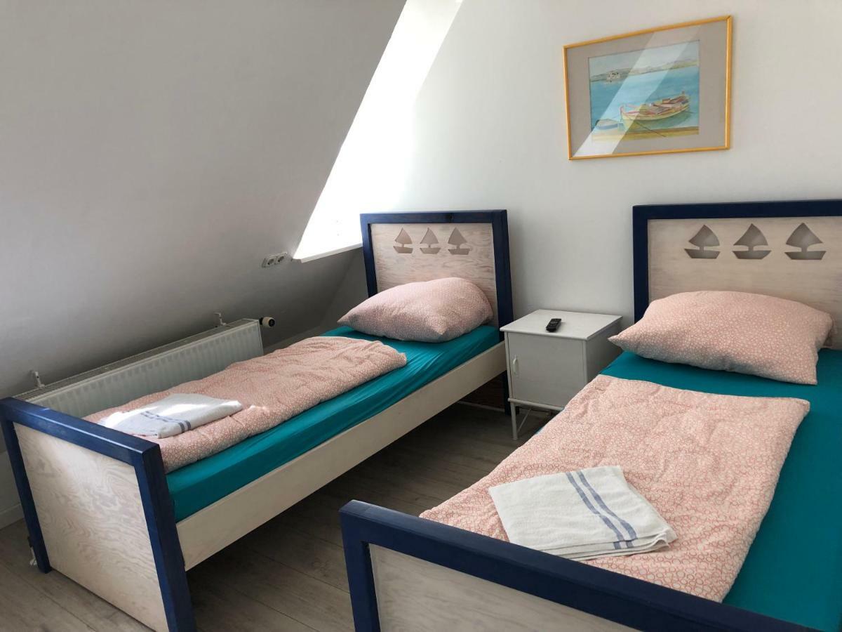 Standard Twin Room with Shared Bathroom,886258336:JPEG