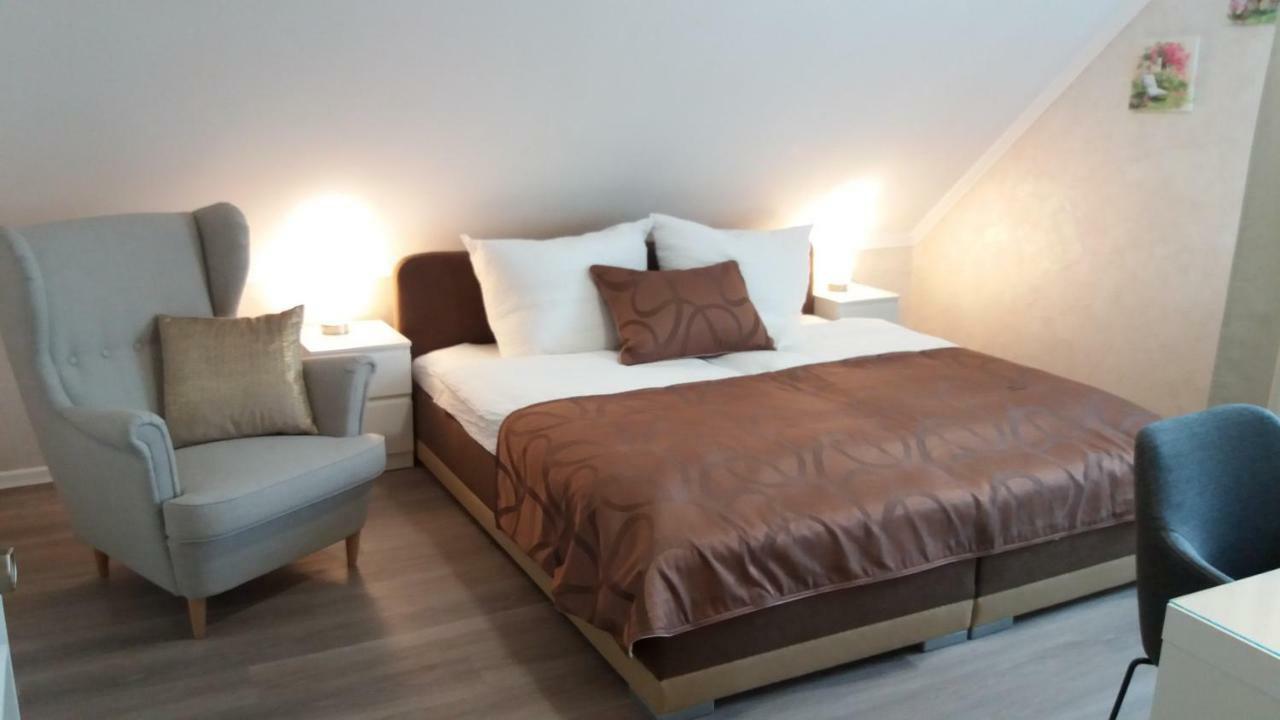 Doppel-/Zweibettzimmer mit Dusche