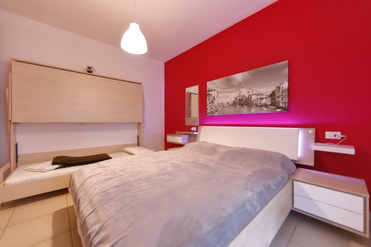 Apartment with Garden View,900733849:JPEG