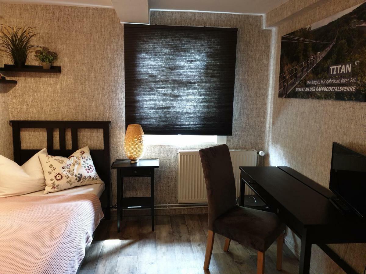 Single Room,906070237:JPEG