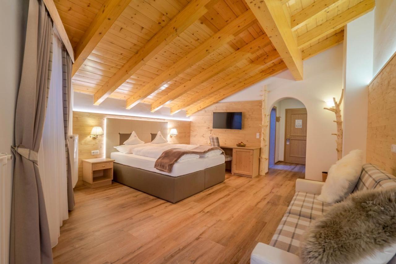 Superior Quadruple Room,954627133:JPEG